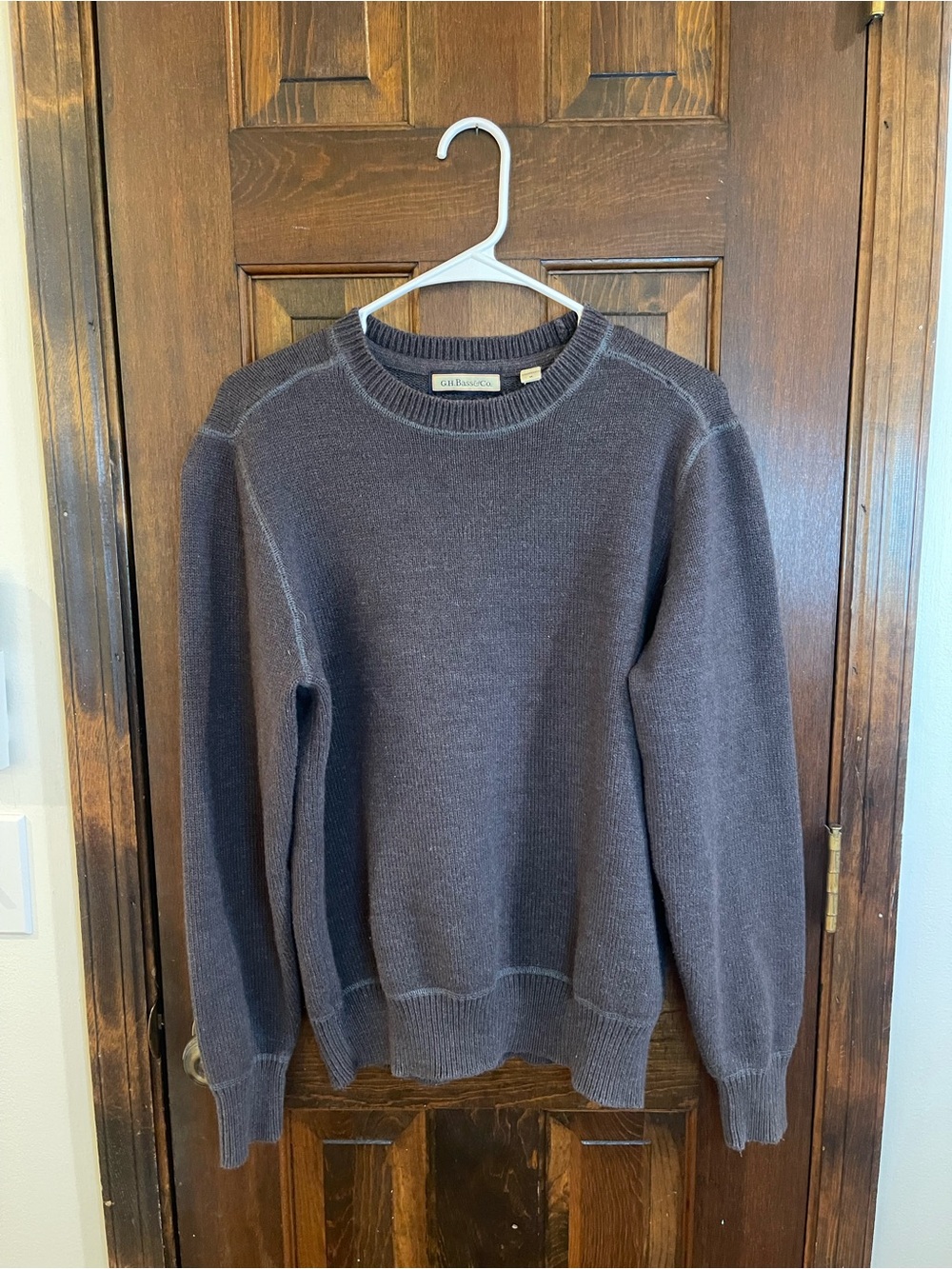 Vintage G.H. Bass & Co. Men’s Medium Dark Gray Rib-Knit Crewneck Sweater